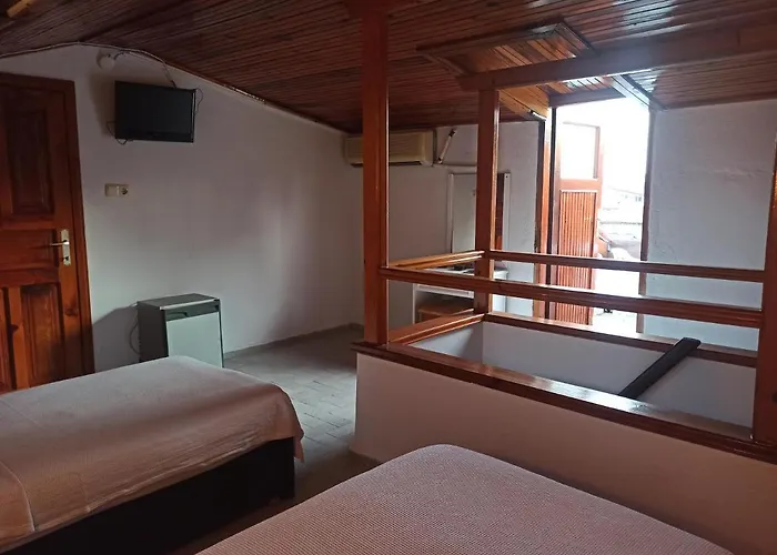 Tas Motel Side