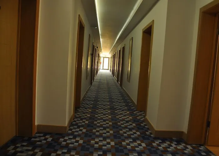 Side Ally Hotel