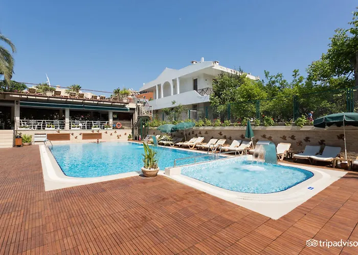 Kemer Hotels With Pool