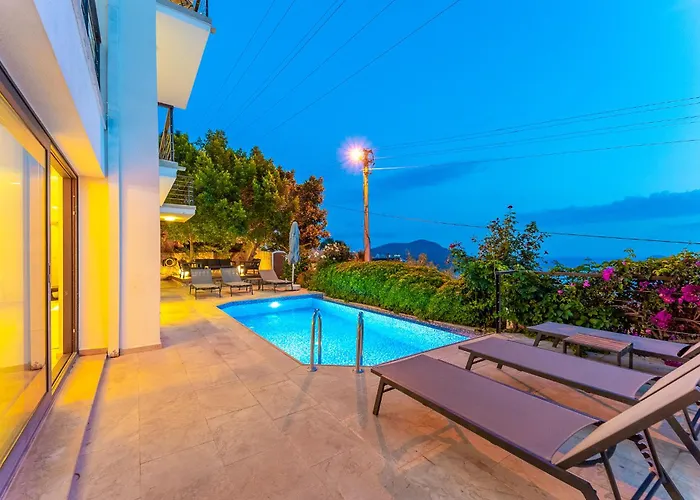 Luxus Villa Skyla Mit 5 Schlafzimmern & Meer-Blick Kas with Pool