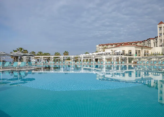 Side hotels near Temples of Apollo and Athena