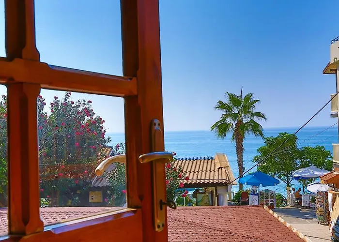 Oenemli Suites Side
